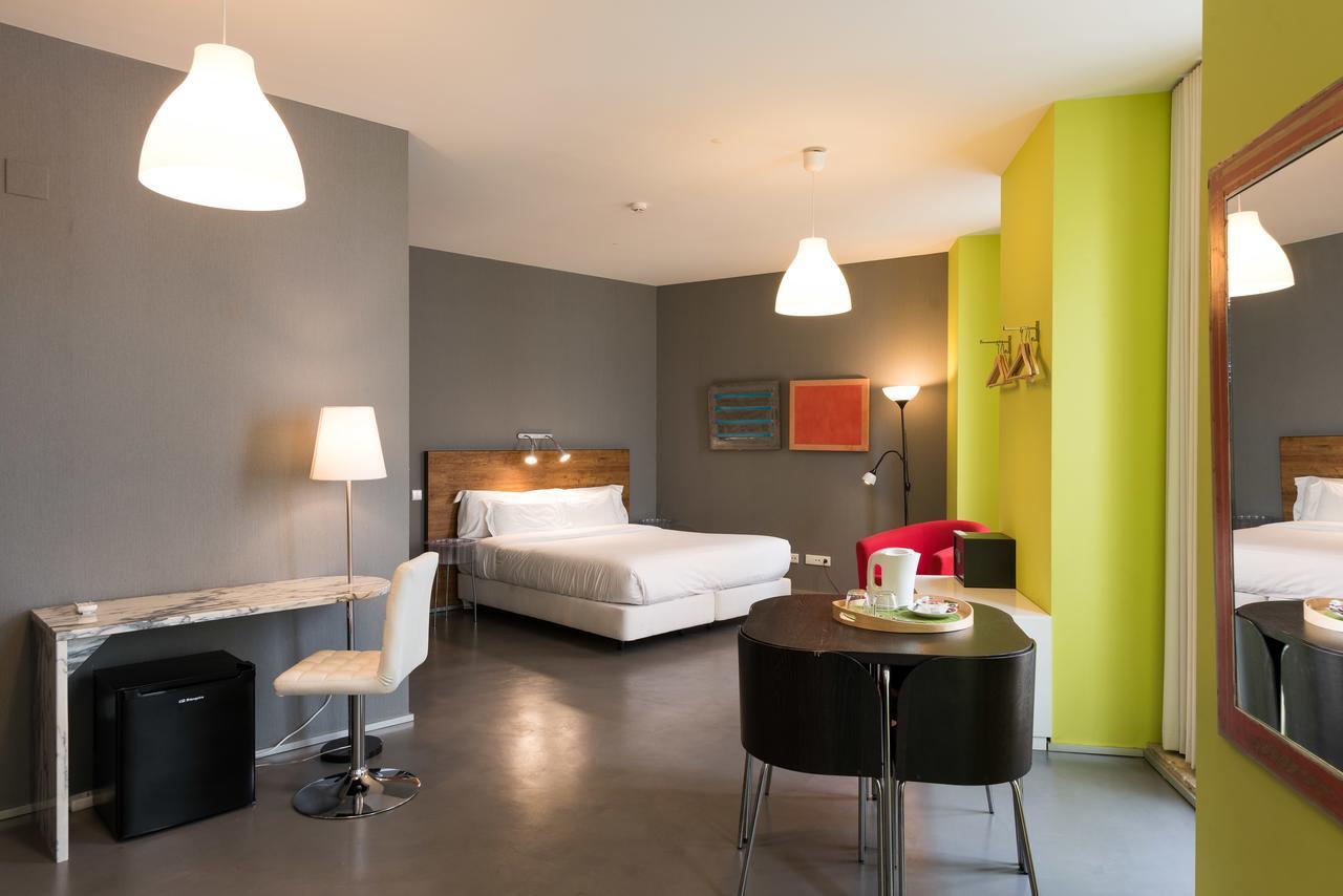 Alfama - Lisbon Lounge Suites Room photo
